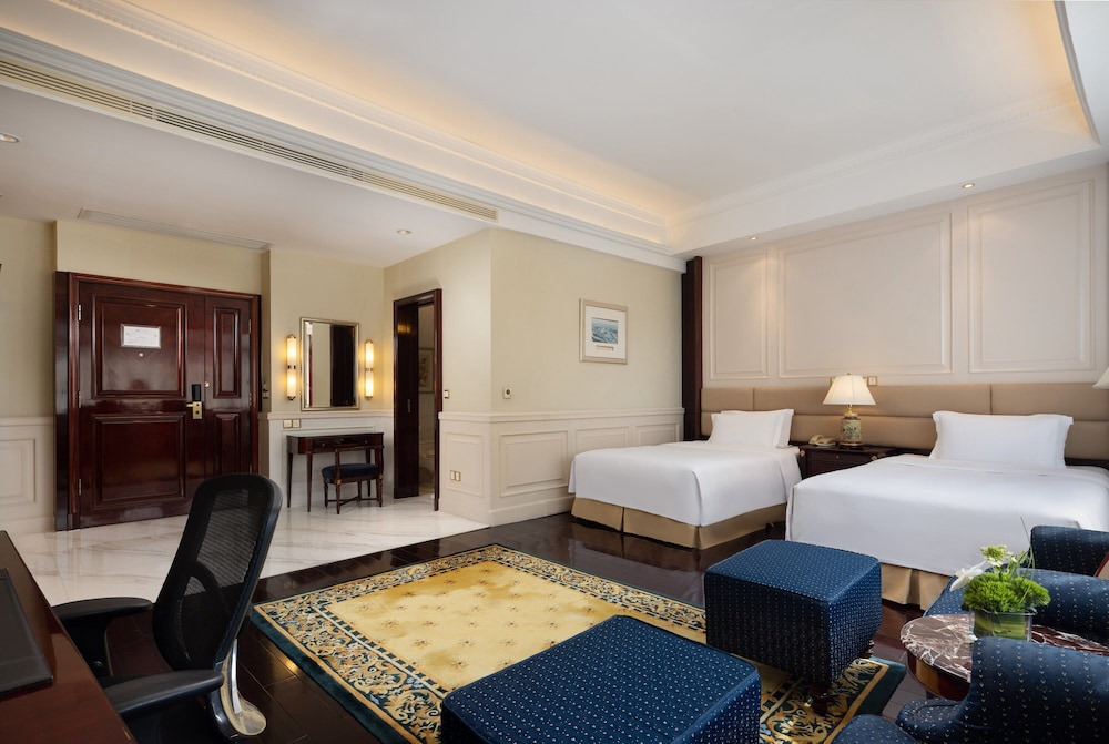 Junior Suite, 2 Twin Beds, Accessible, Club Lounge Access