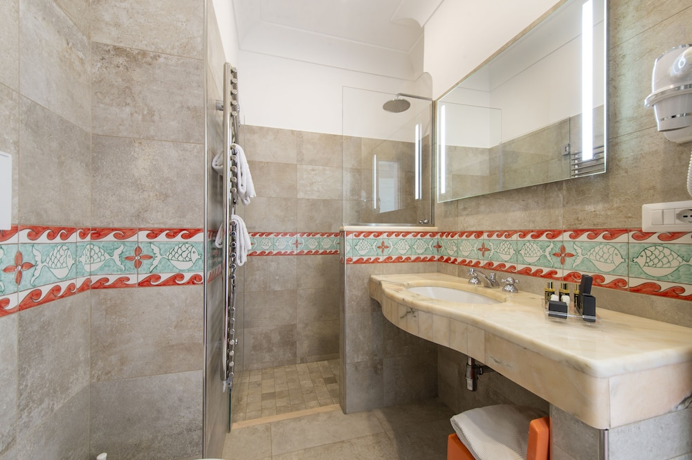 Superior Double Room, Terrace, Sea View - Photo 22