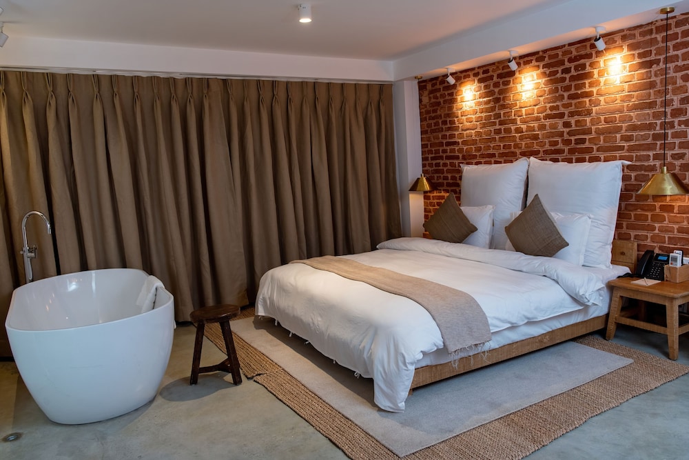 Nepali Suite - Photo 3