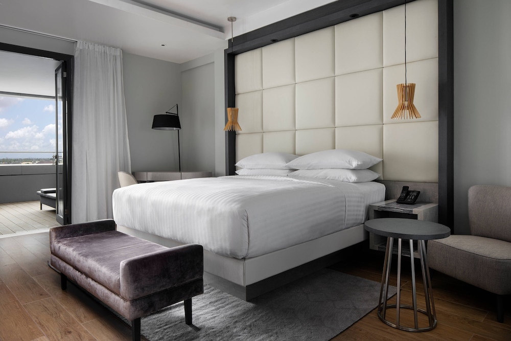 Executive Suite, 1 King Bed - Photo 3