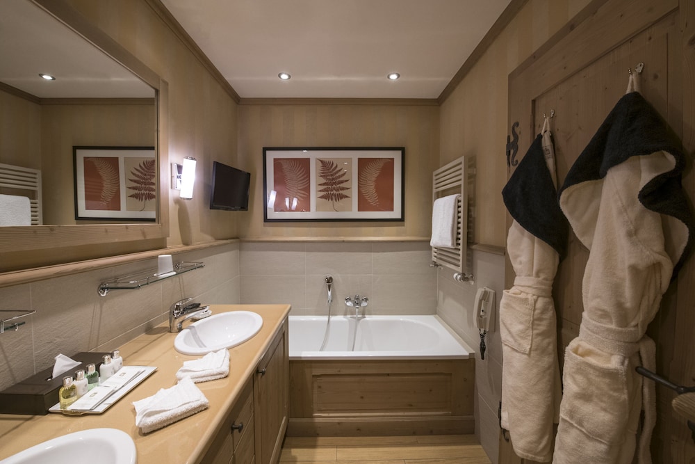 Deluxe Junior Suite Mountain View - Photo 2