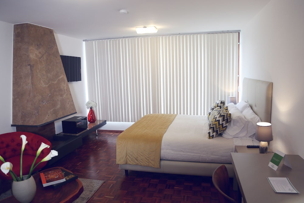 Double Room, 1 Queen Bed, Accessible, Courtyard View
