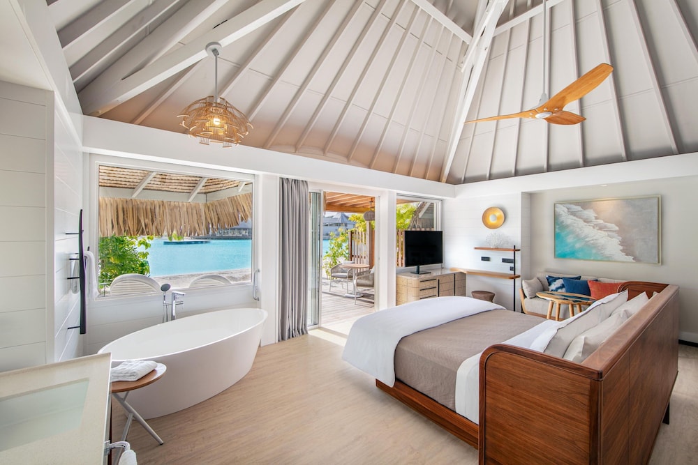 Bungalow, 1 King Bed, Lagoon View photo 2