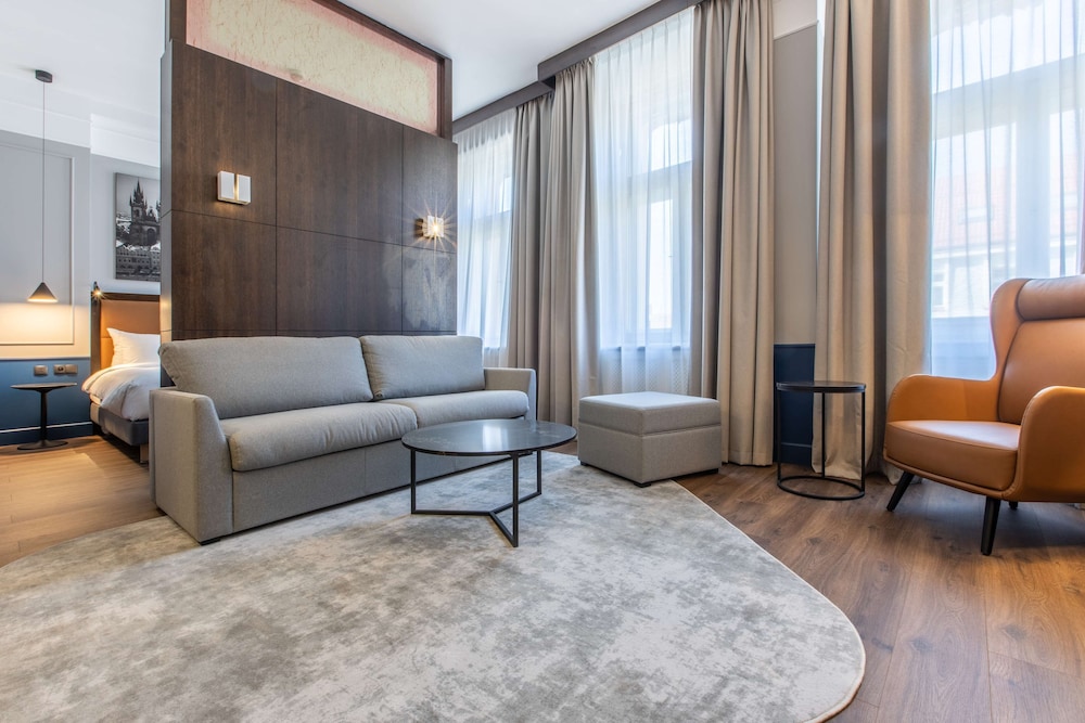 Executive Suite - Photo 5