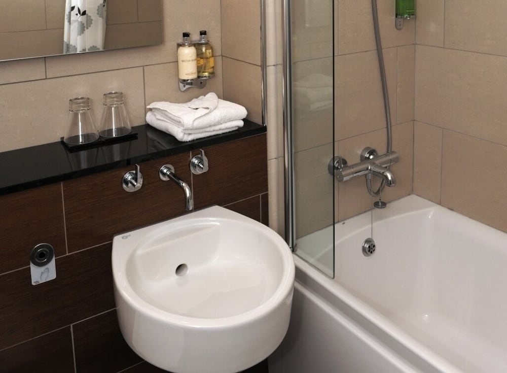 Classic Double or Twin Room (subject to availability) - Photo 6