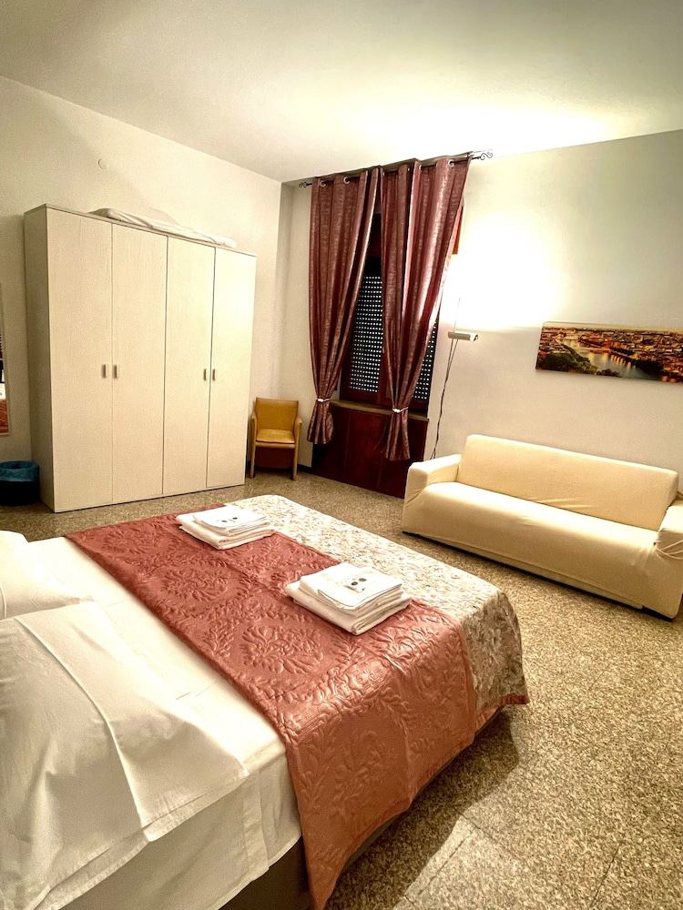 Family Room (Private External Bathroom)