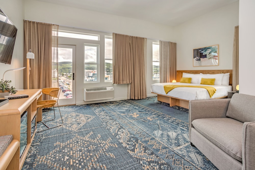 Deluxe Room, 1 King Bed, Balcony