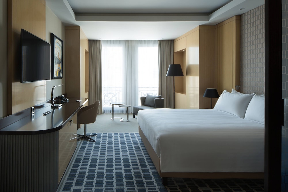 Deluxe Room, 1 King Bed photo 1