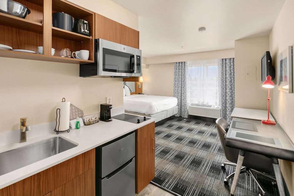 Standard Room, 1 King Bed, Non Smoking, Kitchen (Full Kitchen) - Photo 3