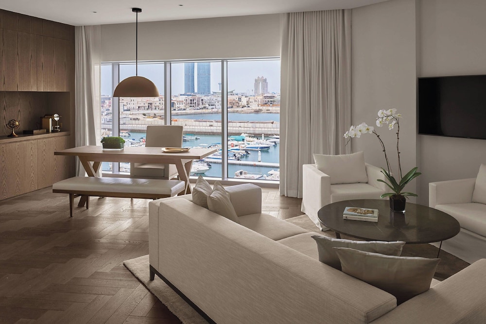 Premier Suite, 1 King Bed, Marina View — photo 7