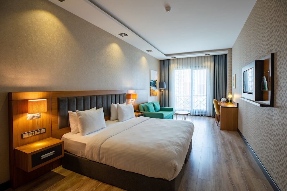 Premium Room, 1 King Bed with Sofa bed, Non Smoking - Photo 3