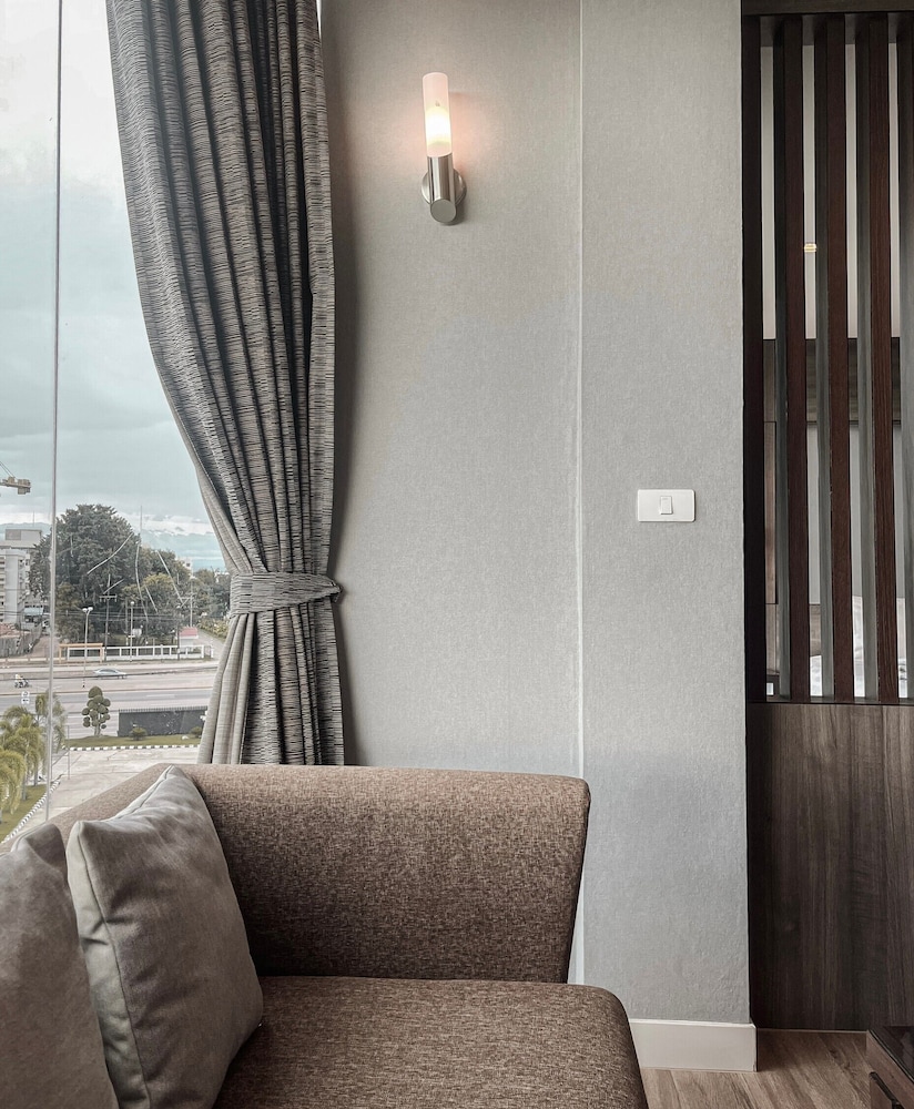 Grand Deluxe Room - Photo 11