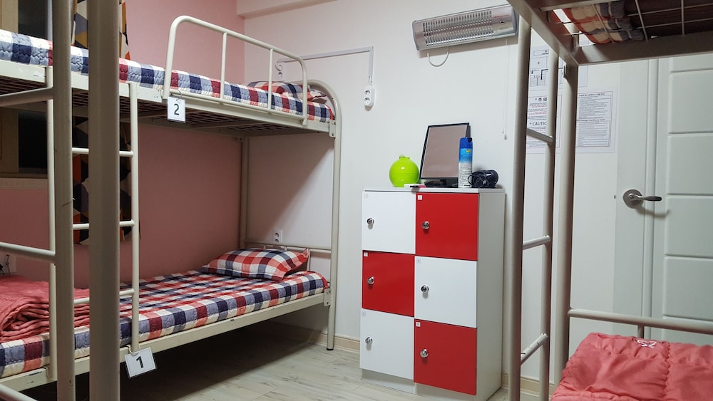Basic Shared Dormitory, Men only (6 People) photo 1