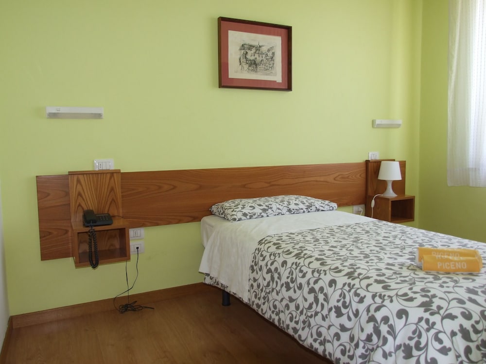 Single Room photo 2