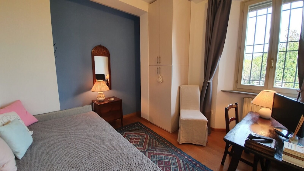 Single Room, Shared Bathroom photo 1