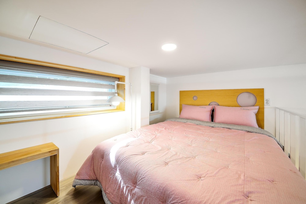 Basic Room, 1 Bedroom (F102) - Photo 3