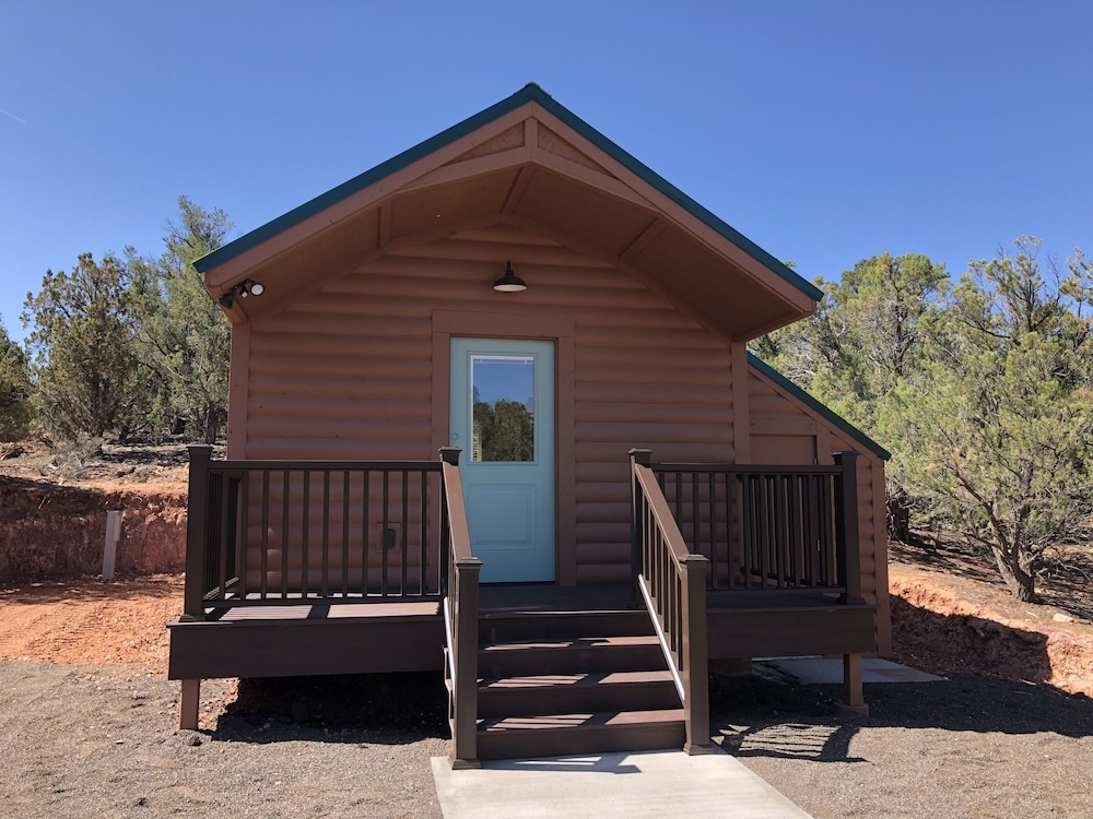 Romantic Cottage, 1 Queen Bed, Kitchenette, Mountain View photo 2