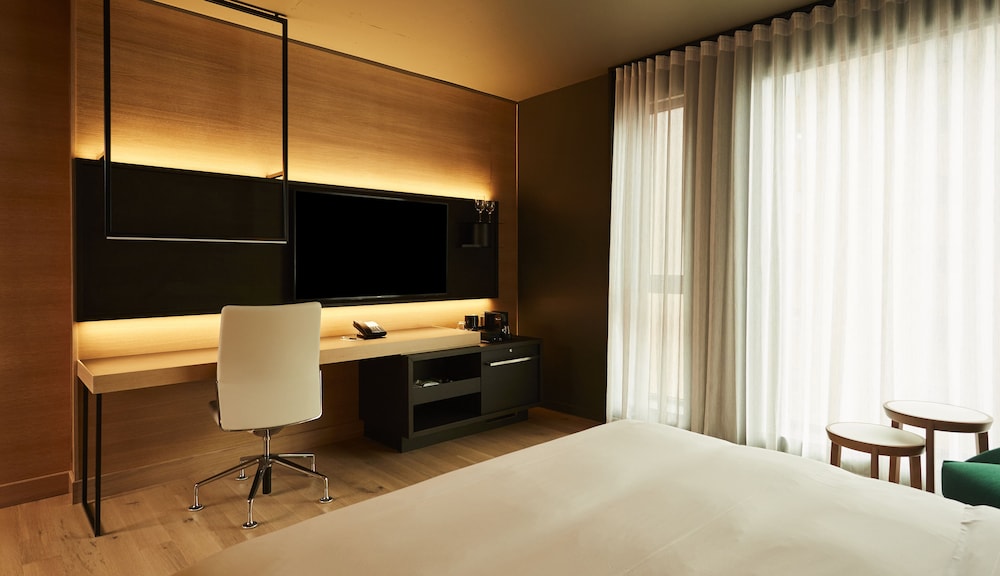 Signature Room, 1 King Bed, City View