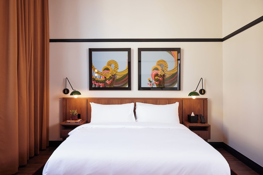 Premium Room, 1 King Bed, Non Smoking photo 1