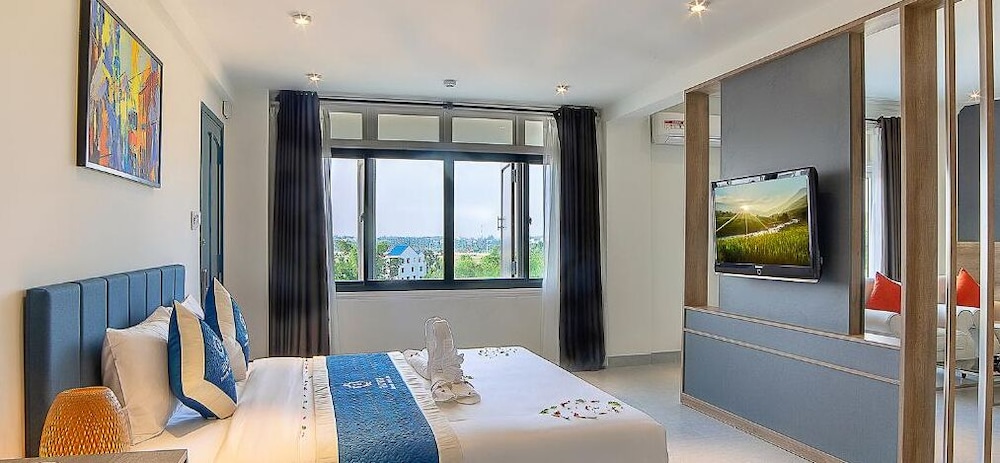 Deluxe King Room - Photo 7