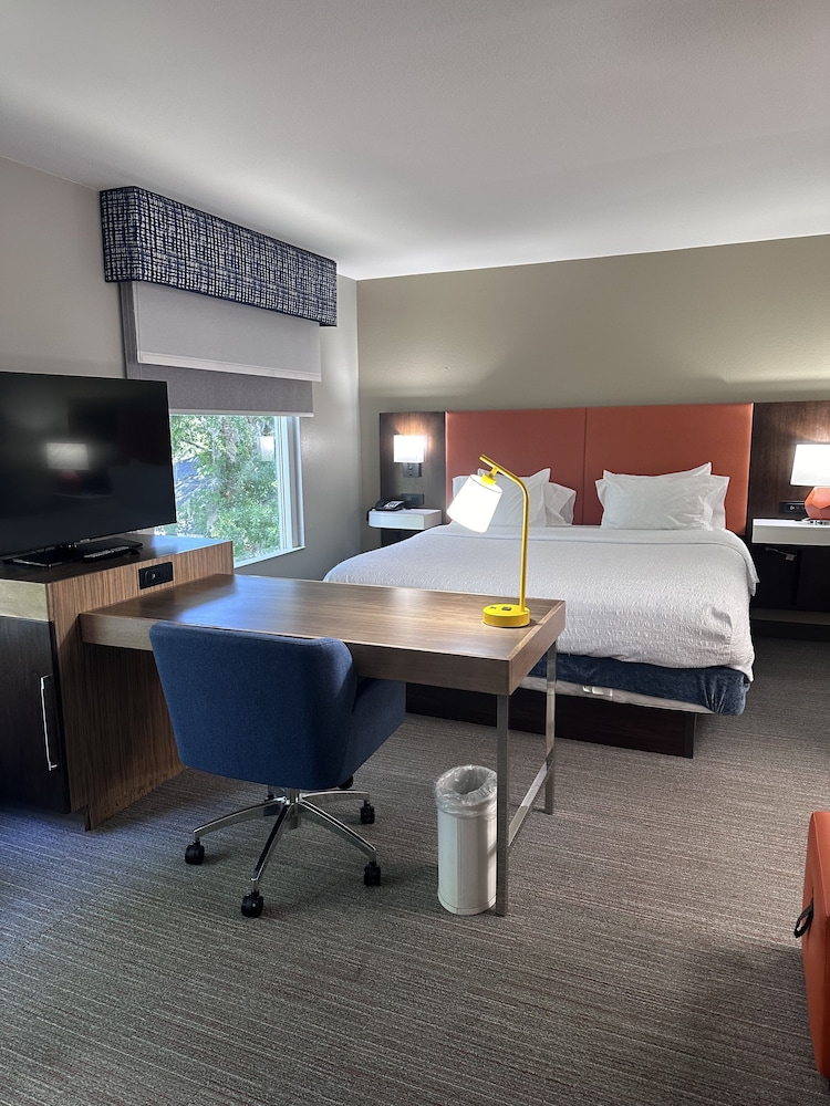 Studio, 1 King Bed, Hearing Accessible, Non-Smoking - Photo 2