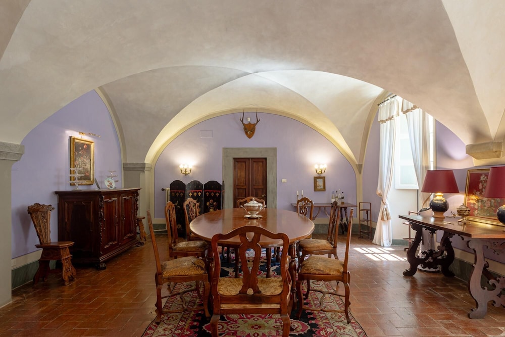 Villa di Tizzano Luxurious Retreat in Paradise, Photo 12
