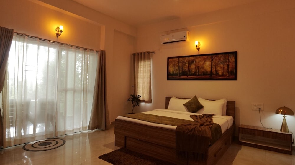 Basic Double Room, Balcony, City View photo 1