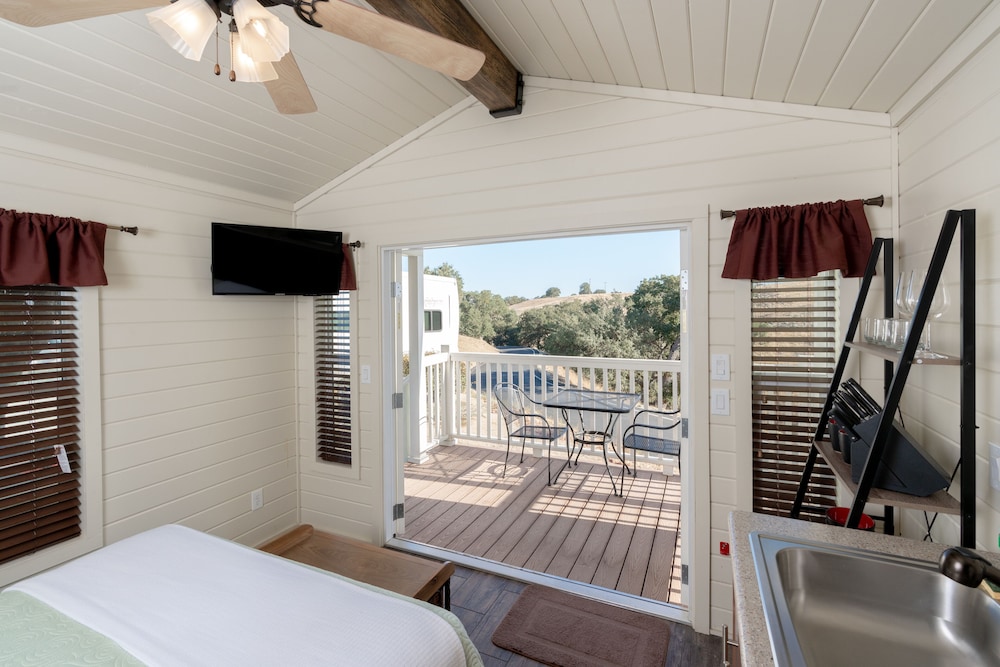 Chalet, 1 Queen Bed, Kitchenette photo 3