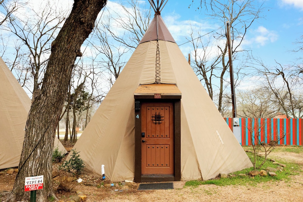 Economy Cabin, Multiple Beds, Non Smoking, Private Bathroom