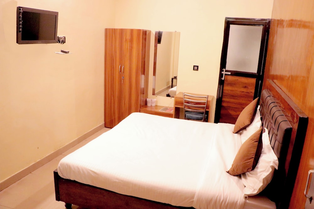 Deluxe Room - Photo 3