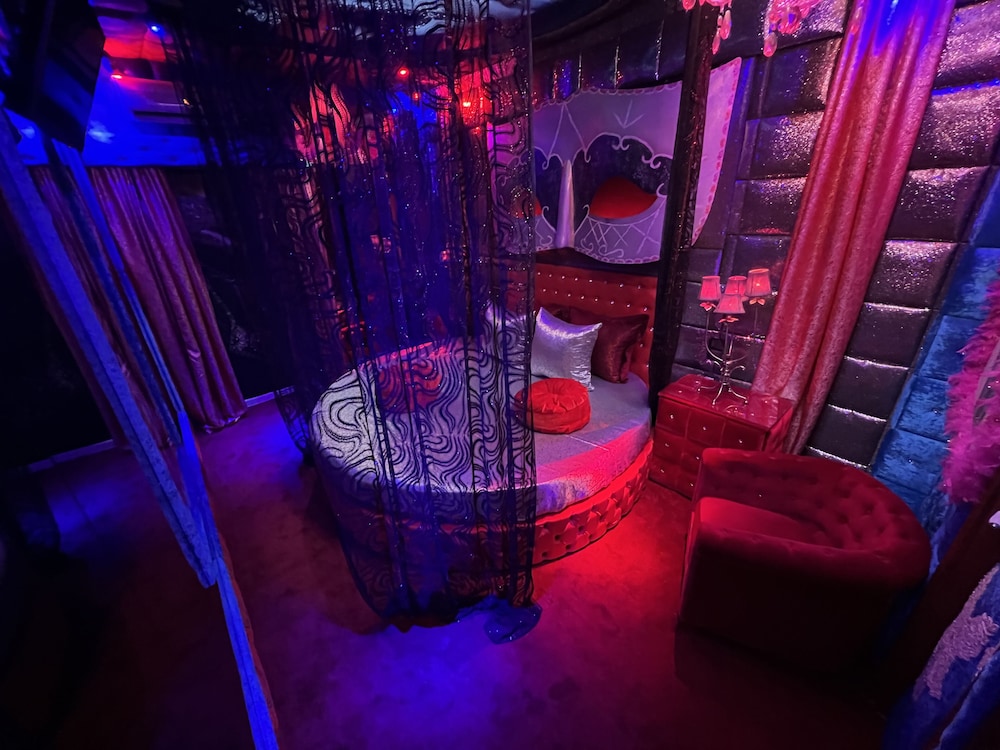 Deluxe Double Room (Secret)