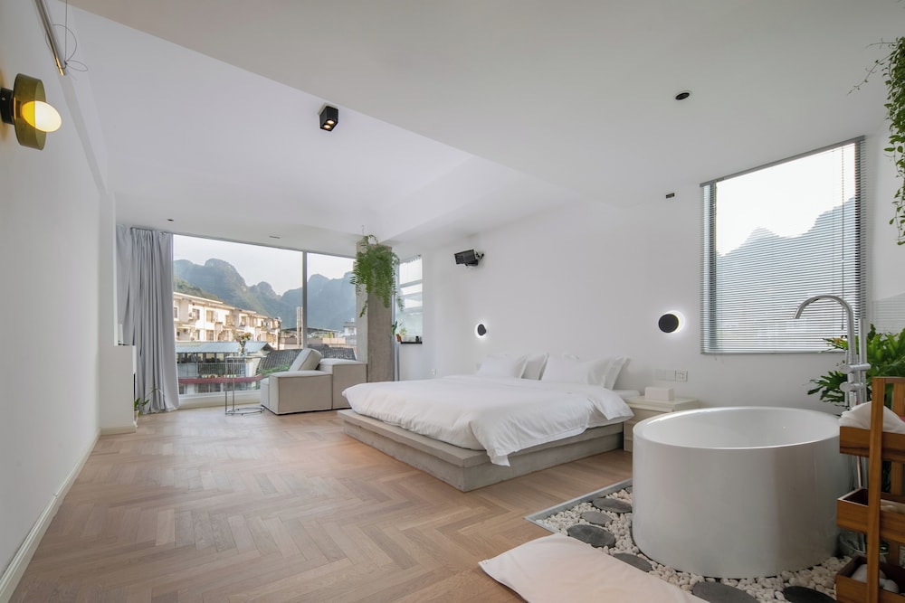 Design Double Room, 1 King Bed, City View, Corner