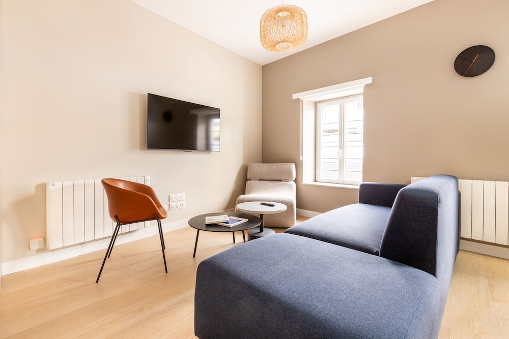 Apartment, Ensuite, City View - Photo 17