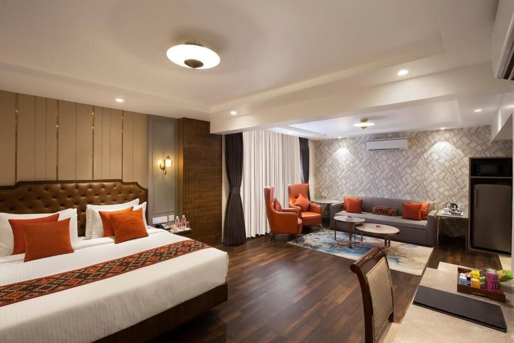 Family Room, 1 King Bed photo 1