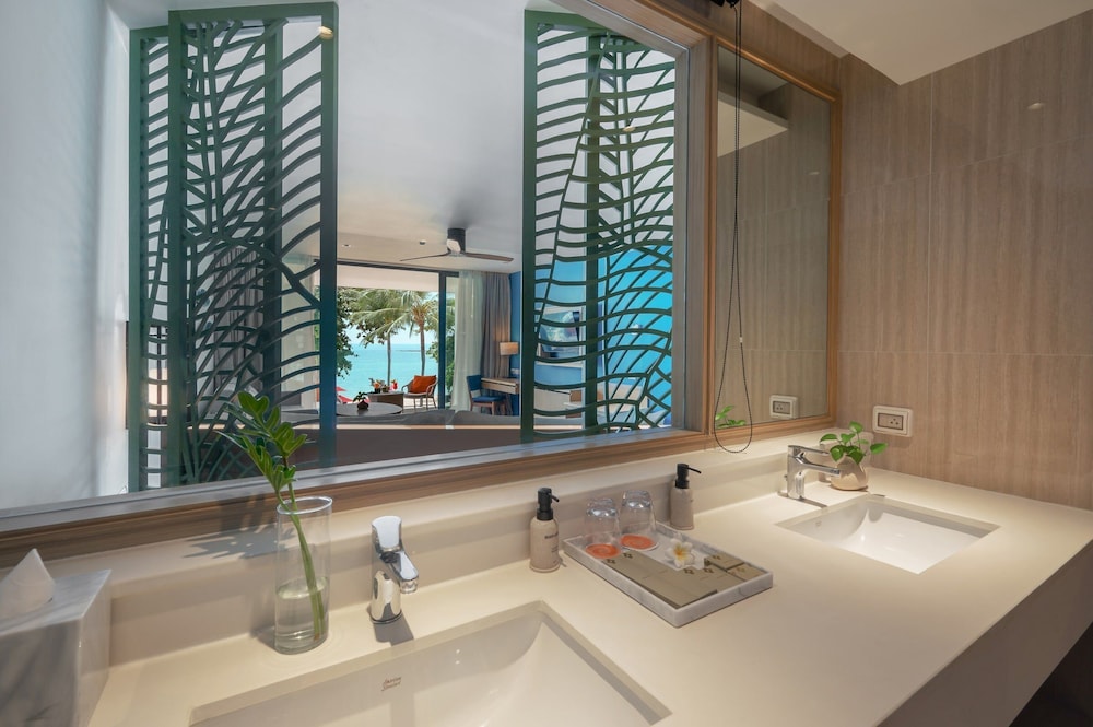 Deluxe Room, Ocean View (Grand) - Photo 2