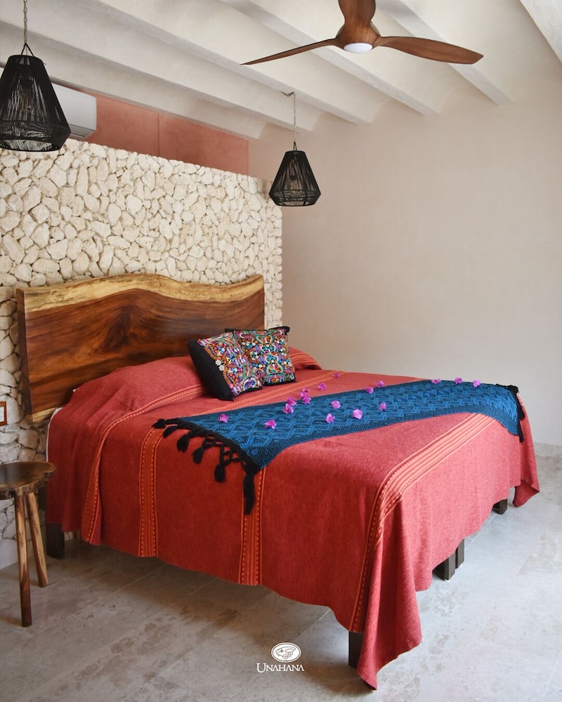 Junior Room, 1 King Bed, Private Pool photo 1