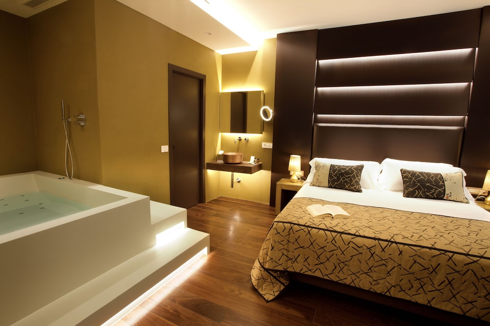 Suite, Hot Tub