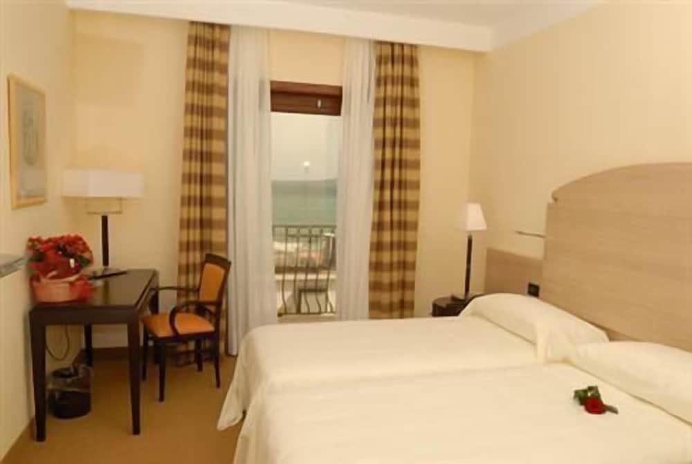 Single Room, City View
