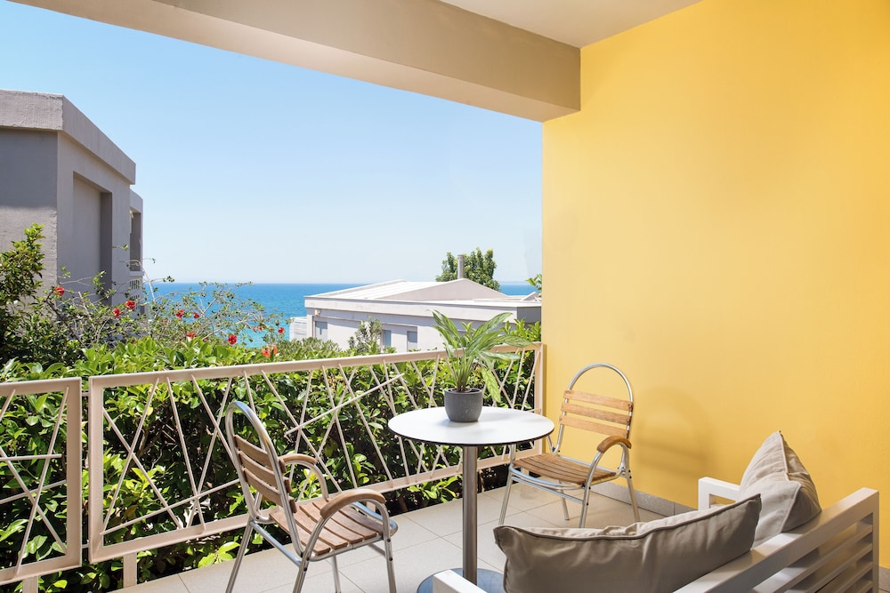 Suite, 1 Bedroom, Partial Sea View photo 3