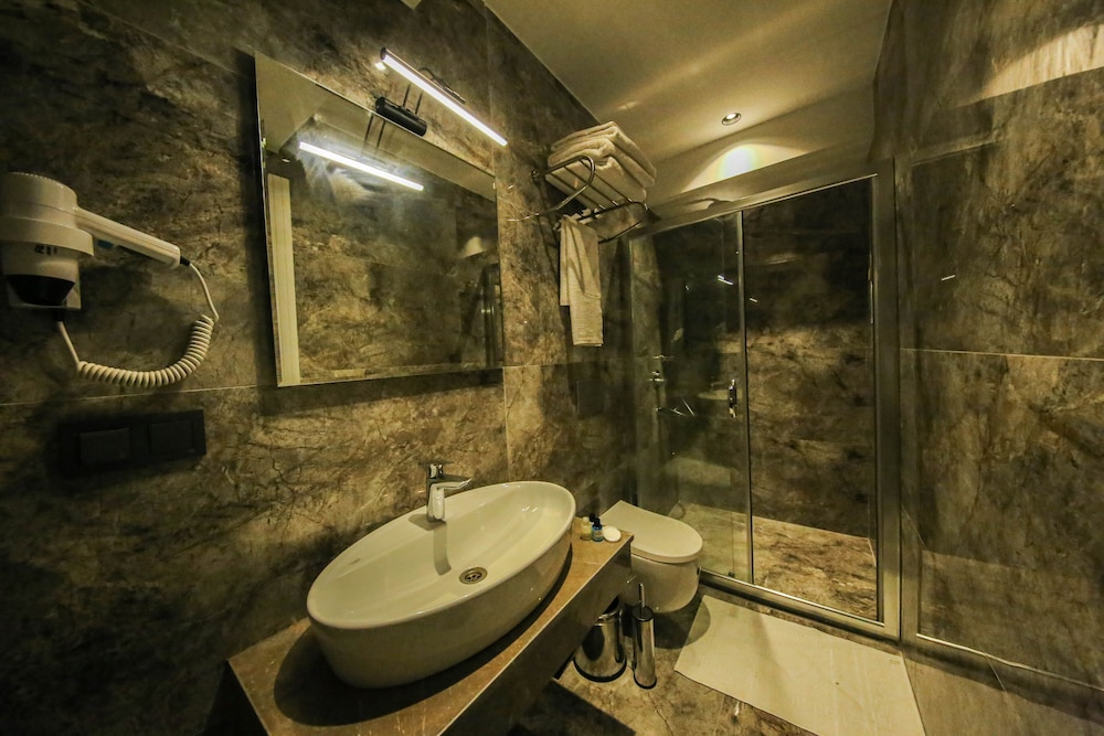 Family Room - Photo 10