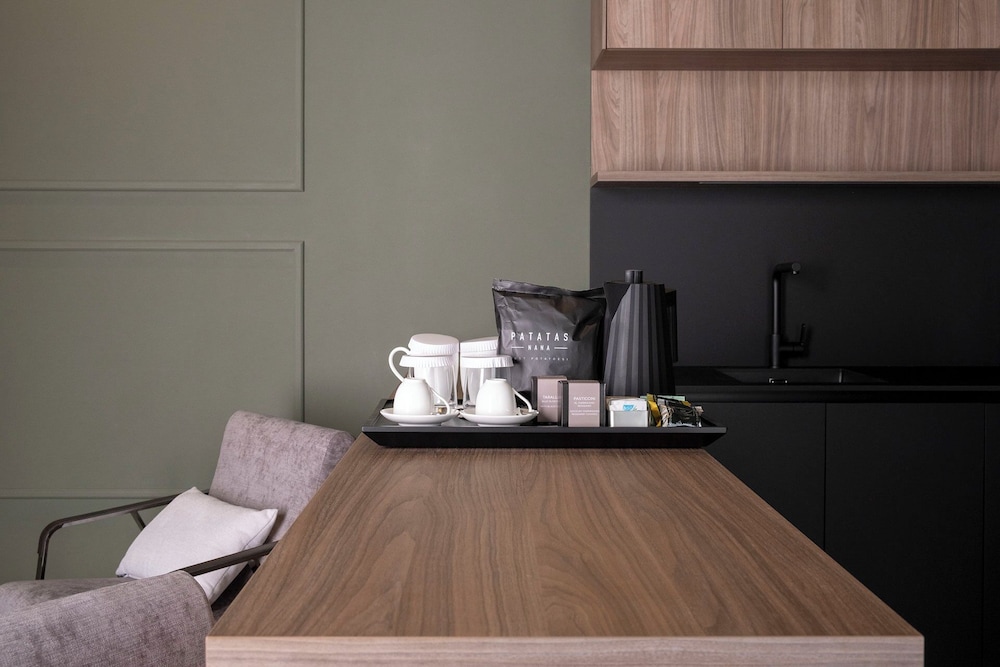 Executive Suite - Photo 13