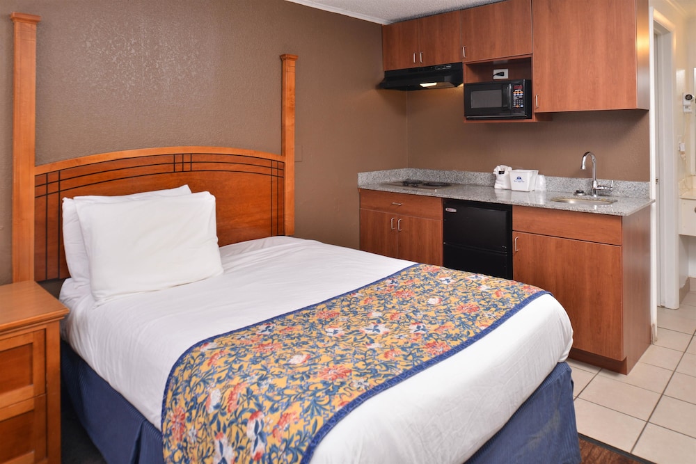 Room, 2 Double Beds, Non Smoking, Kitchenette photo 2