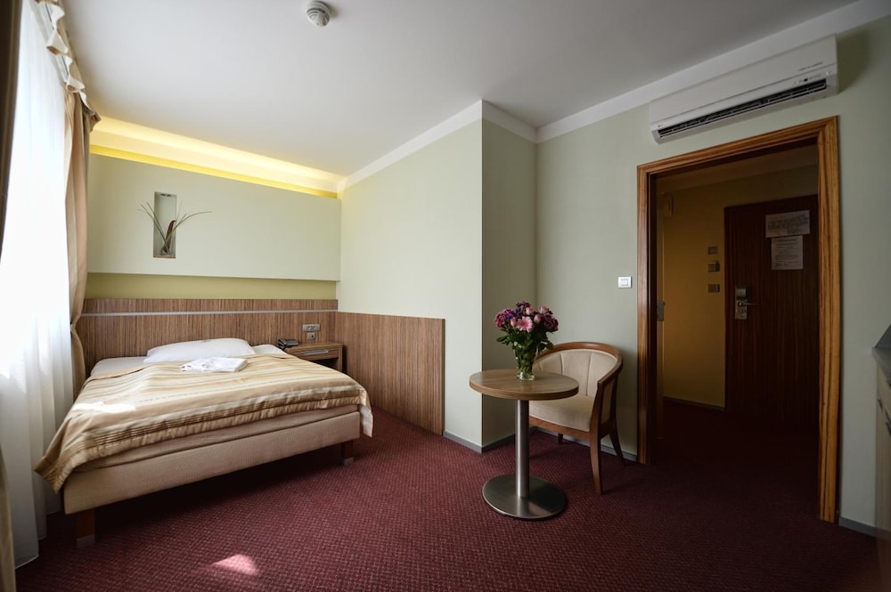 Single Room (barrier-free) photo 2