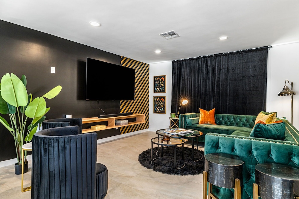 The Ritz - Luxury Home With Pool Speakeasy Bar, Billede 2