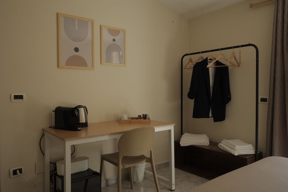 Basic Double Room Single Use, 1 Double Bed photo 2