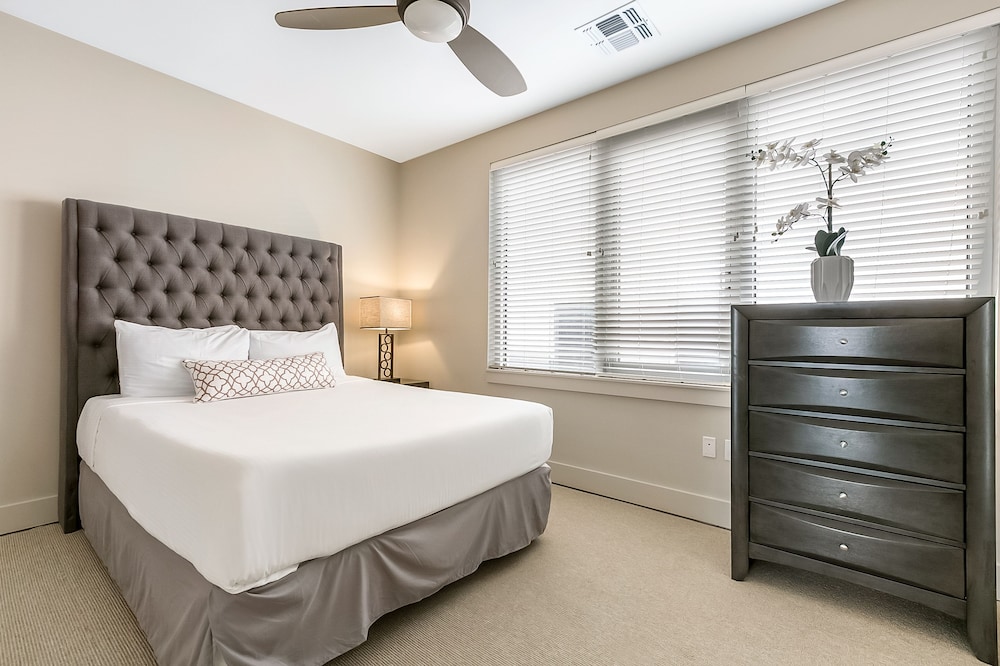Premium Condo, 1 Queen Bed with Sofa bed