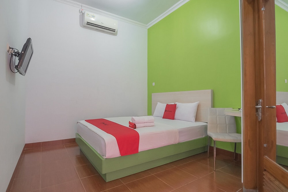 Executive Room (RedDoorz)