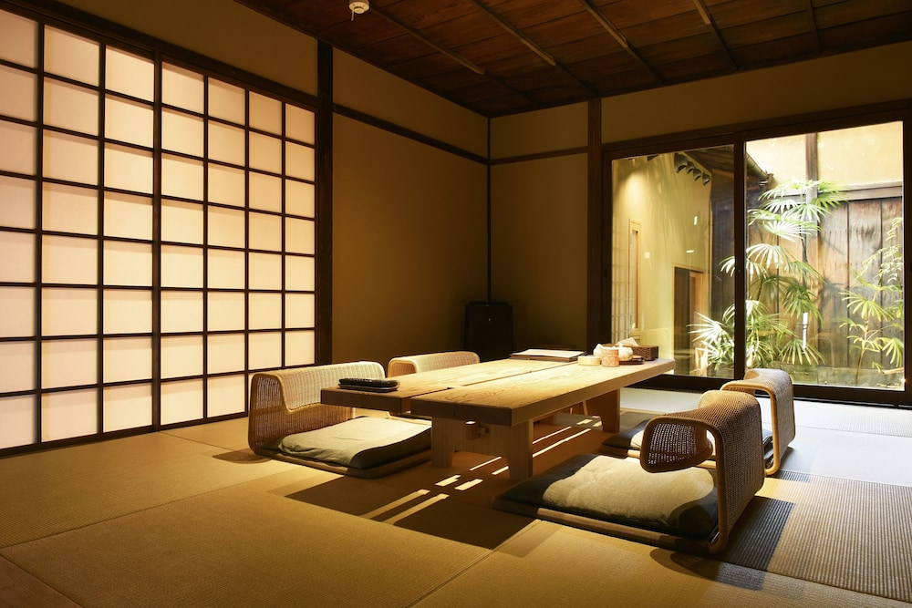Whole Rent Town House, 2 Single Beds and 3 Japanese Futons photo 2
