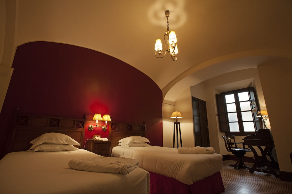 Classic Twin Room - Photo 2