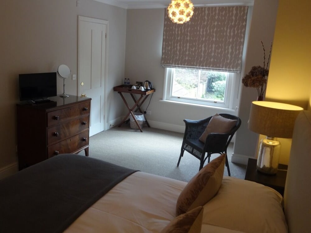Superior Double Room, Ensuite, Garden View (Shower & Bath-Davies) photo 3